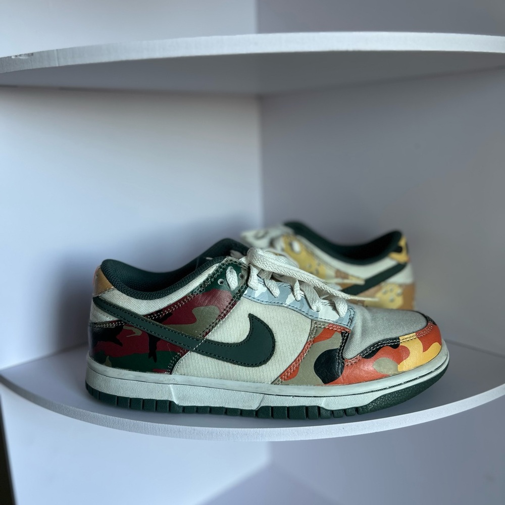 Nike dunk low SE